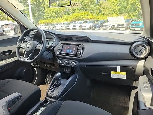 New 2025 Nissan Kicks Play S image 14
