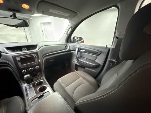 Used 2017 Chevrolet Traverse LT w/ Style and Technology Package image 11