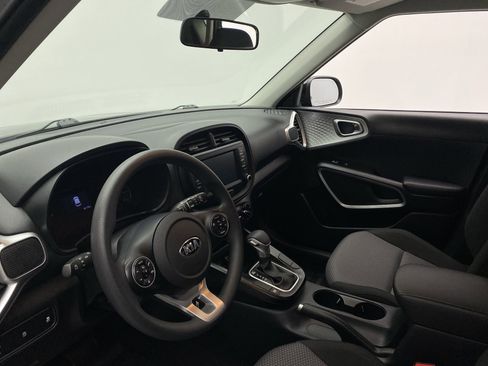 Used 2020 Kia Soul LX FWD image 10