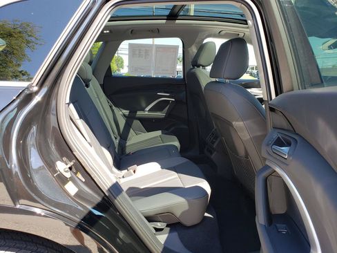 Used 2025 Audi Q5 Premium w/ Convenience Package AWD/4WD image 16