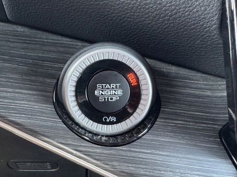 Used 2023 Jeep Wagoneer L Series III w/ Preferred Equipment Group image 17