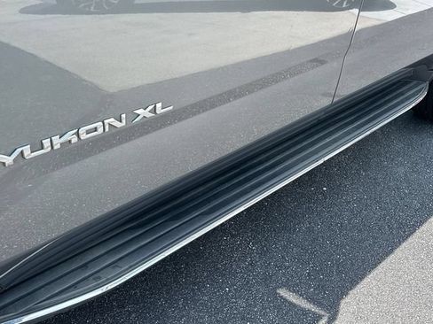 Used 2019 GMC Yukon XL SLT w/ Open Road Package RWD image 9