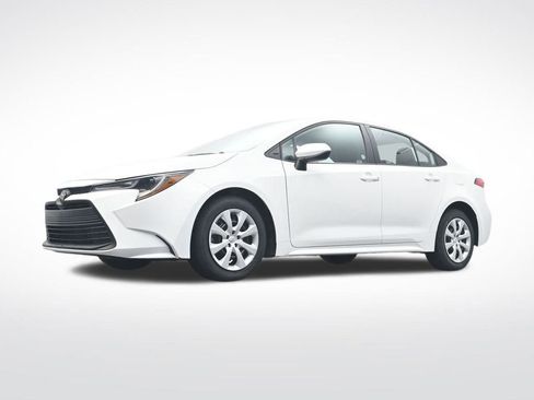 Used 2024 Toyota Corolla LE image 30