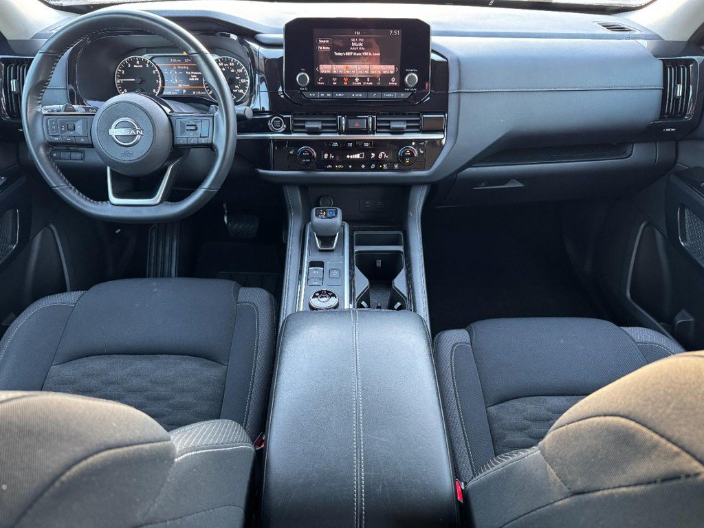 Used 2022 Nissan Pathfinder SV AWD/4WD image 28