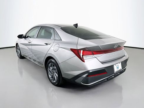 Used 2024 Hyundai Elantra SEL image 7