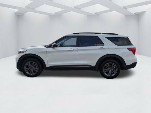 Used 2023 Ford Explorer XLT w/ Equipment Group 202A AWD/4WD image 9