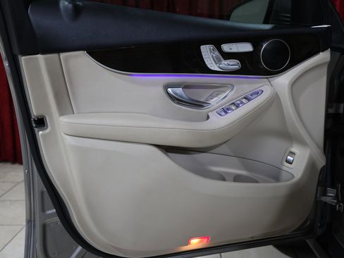 Used 2020 Mercedes-Benz GLC 300 image 11