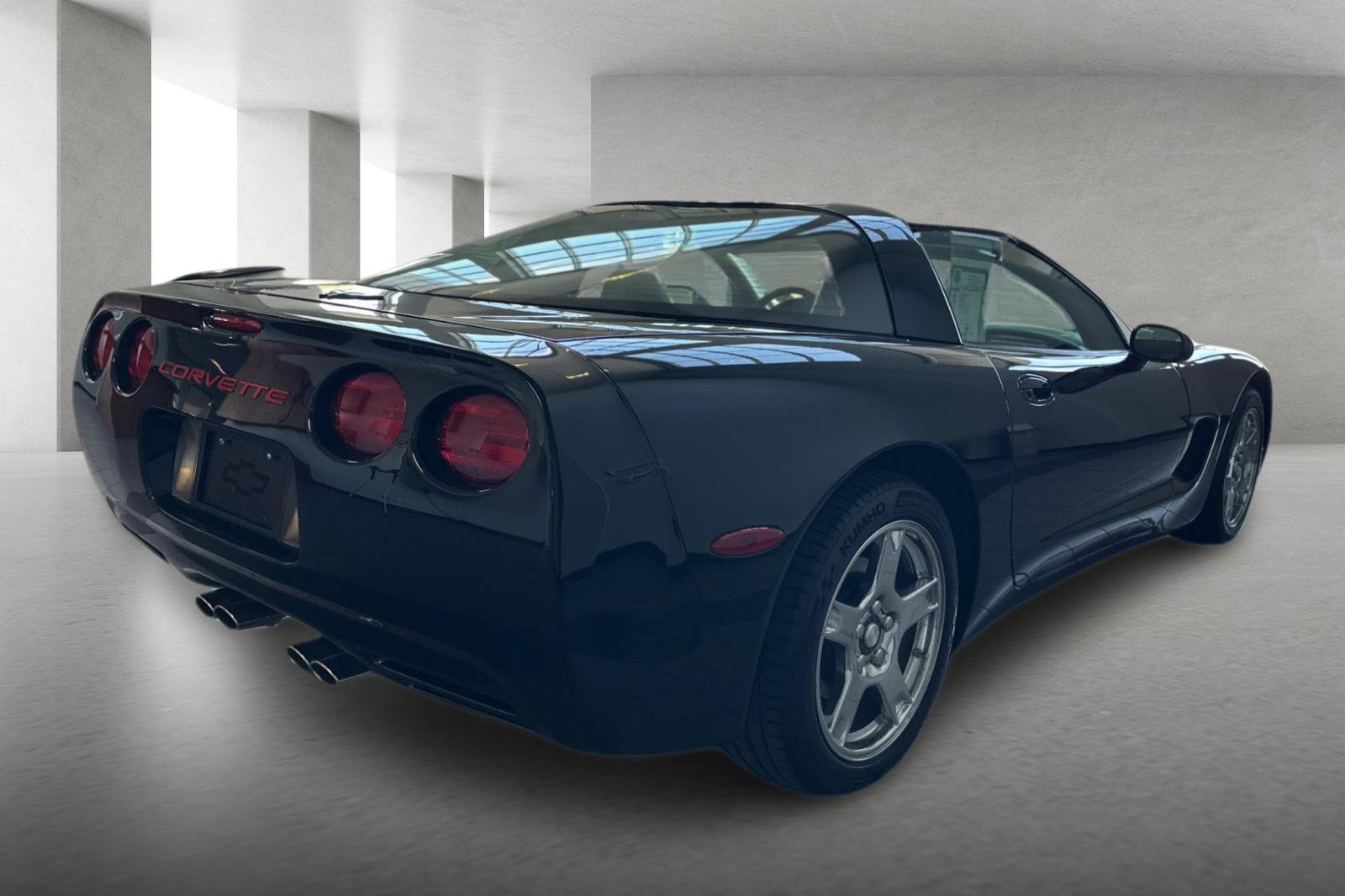 Used 1997 Chevrolet Corvette Coupe RWD image 4