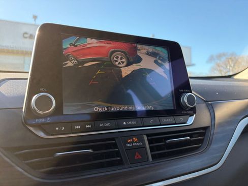 Used 2025 Nissan Altima 2.5 SV image 23