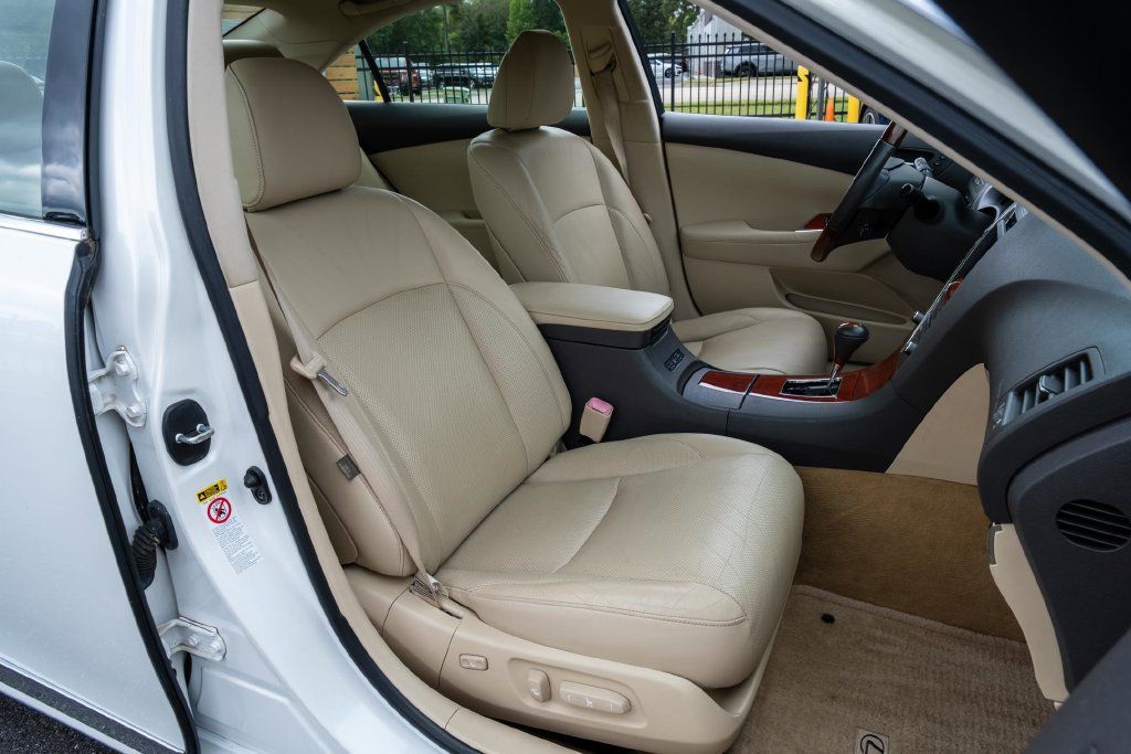 Used 2011 Lexus ES 350 w/ Preferred Accessory Package FWD image 29