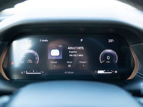 Used 2023 Jeep Grand Cherokee Limited w/ Luxury Tech Group II image 8