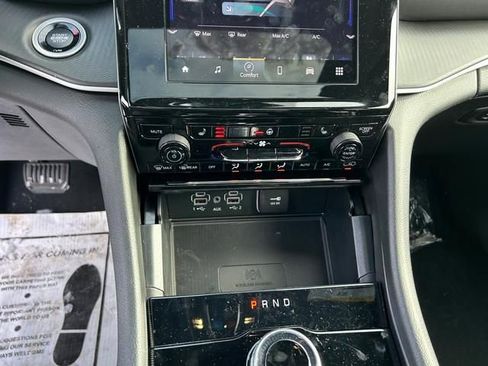 New 2025 Jeep Grand Cherokee L Altitude image 19