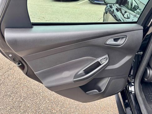 Used 2018 Ford Focus ST image 18