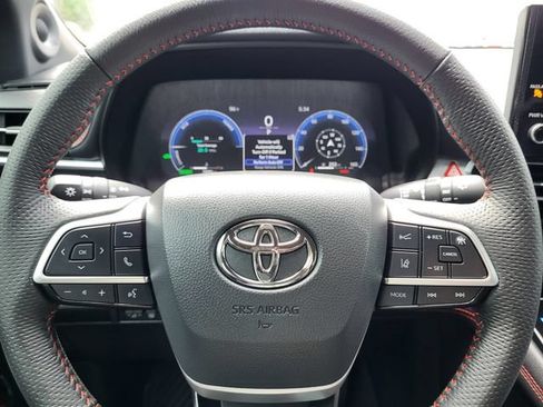 Used 2025 Toyota Sienna XSE w/ XSE Premium Package AWD/4WD image 14