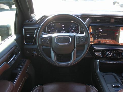 Used 2025 GMC Sierra 2500 Denali Ultimate image 10