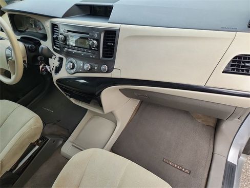 Used 2012 Toyota Sienna LE image 24