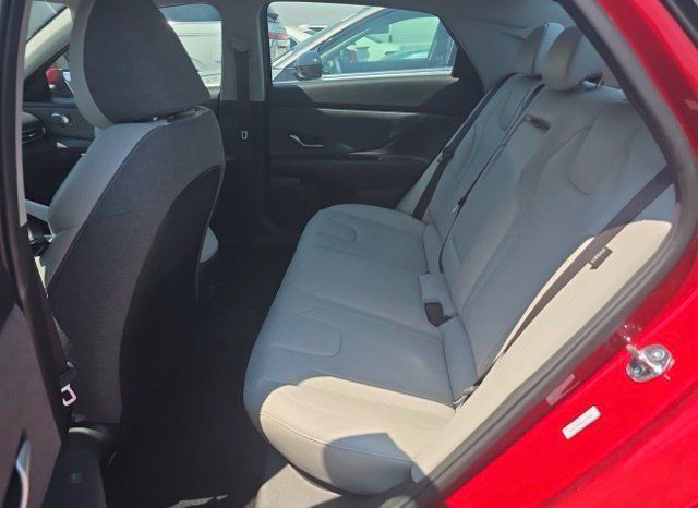 Used 2025 Hyundai Elantra Limited FWD image 10