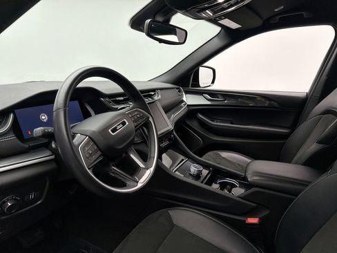 Used 2021 Jeep Grand Cherokee L Laredo image 10