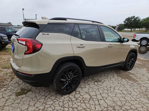 Used 2023 GMC Terrain SLE w/ Driver Convenience Package FWD image 11