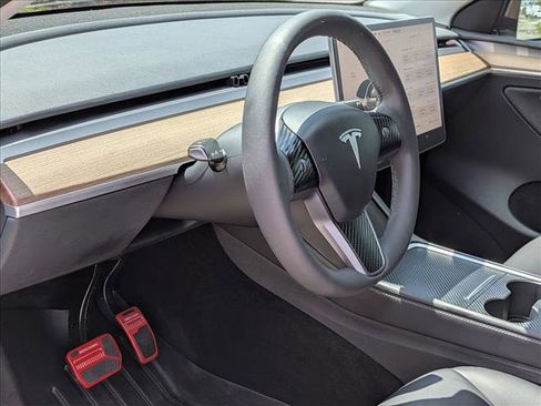 Used 2023 Tesla Model Y Long Range AWD/4WD image 9