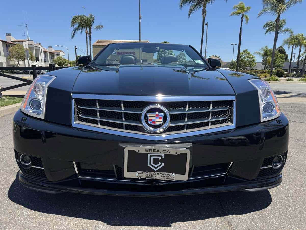Used 2009 Cadillac XLR RWD image 17