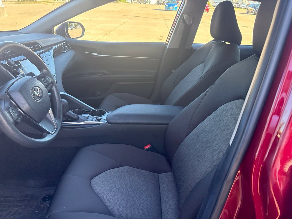 Used 2019 Toyota Camry LE FWD image 11