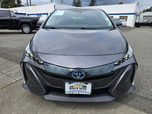 Used 2021 Toyota Prius Prime XLE FWD image 2