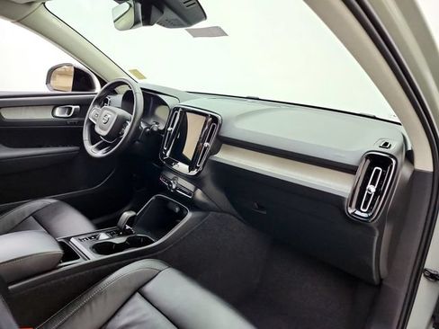 Certified 2024 Volvo XC40 B5 Core AWD/4WD image 13