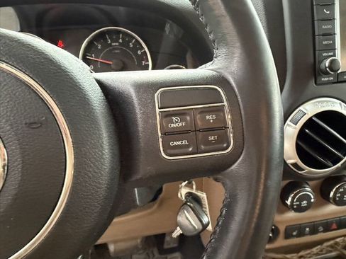 Used 2018 Jeep Wrangler Unlimited Rubicon w/ Connectivity Group image 21