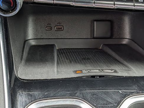 Used 2025 Chevrolet Traverse LT FWD image 15