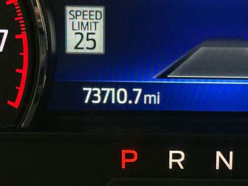 Used 2022 Ford Explorer XLT w/ Equipment Group 202A AWD/4WD image 17