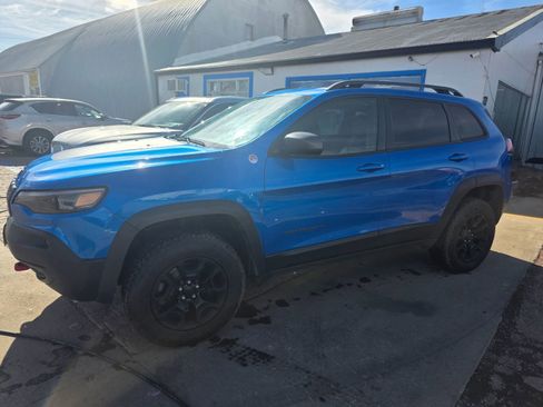 Used 2019 Jeep Cherokee Trailhawk w/ Comfort & Convenience Group AWD/4WD image 2