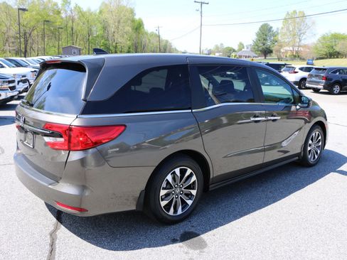 Used 2023 Honda Odyssey EX-L image 8