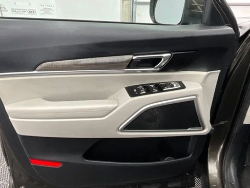 Used 2020 Kia Telluride EX w/ EX Premium Package image 15