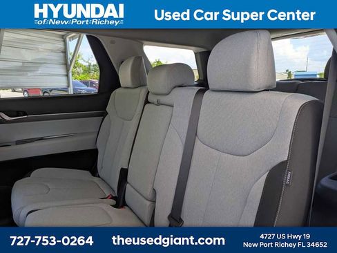 Used 2025 Hyundai Palisade SE image 16