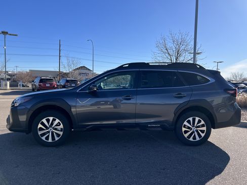 Used 2024 Subaru Outback Premium image 11