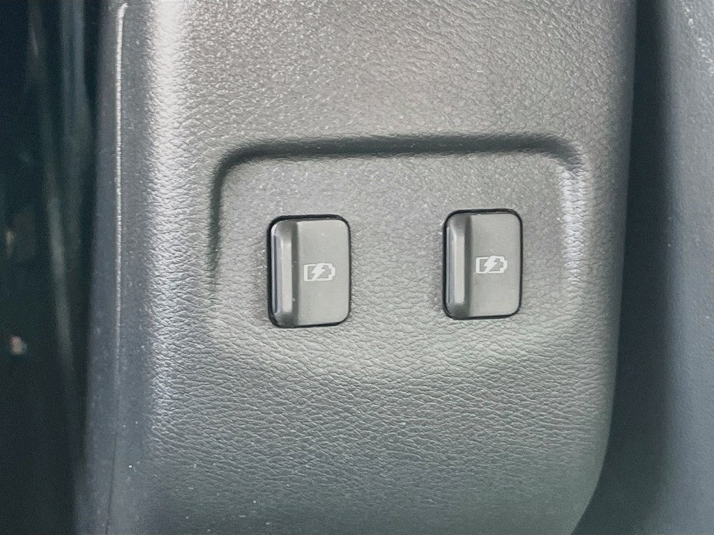 Used 2024 Nissan Kicks SR w/ SR Premium Package FWD image 25