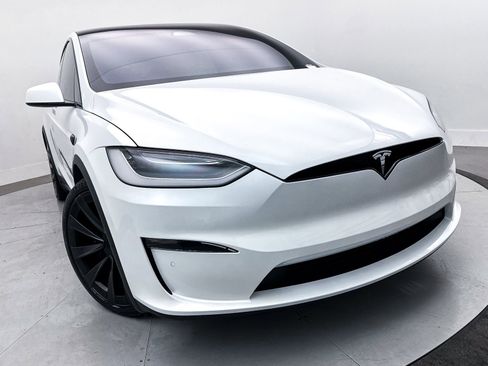 Used 2022 Tesla Model X Plaid image 10