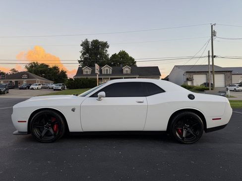Used 2019 Dodge Challenger SRT Hellcat w/ Laguna Leather Package RWD image 3