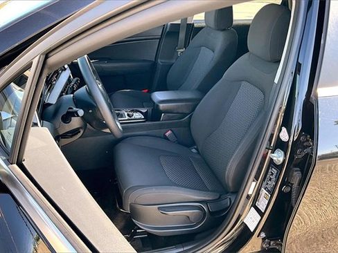 Used 2024 Kia Sportage LX image 18