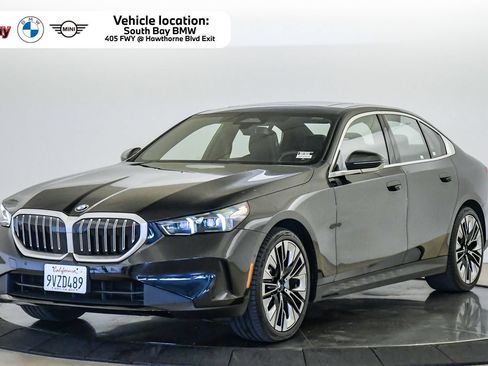 Used 2026 BMW 530i RWD image 1