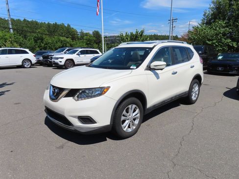Used 2016 Nissan Rogue SV w/ SV Premium Package AWD/4WD image 3