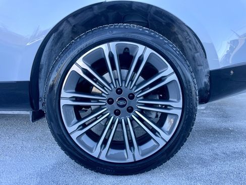 Certified 2024 Land Rover Range Rover Long Wheelbase SE image 10