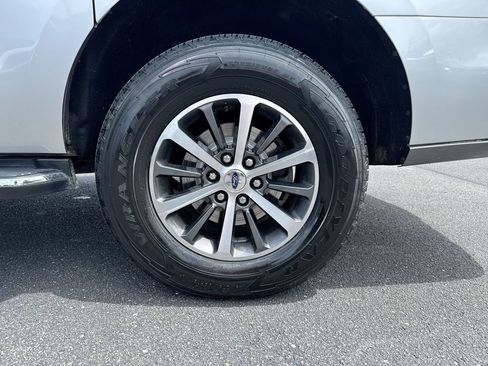 Used 2018 Ford Expedition Max XLT w/ Equipment Group 202A AWD/4WD image 29