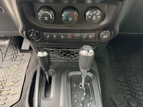 Certified 2016 Jeep Wrangler Unlimited Sahara AWD/4WD image 12