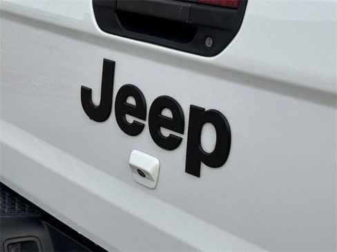 Certified 2021 Jeep Gladiator Willys image 12