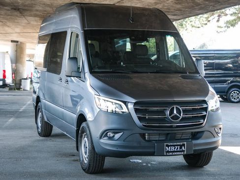 Used 2024 Mercedes-Benz Sprinter 2500 image 3
