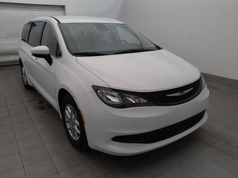 Used 2023 Chrysler Voyager LX FWD image 13