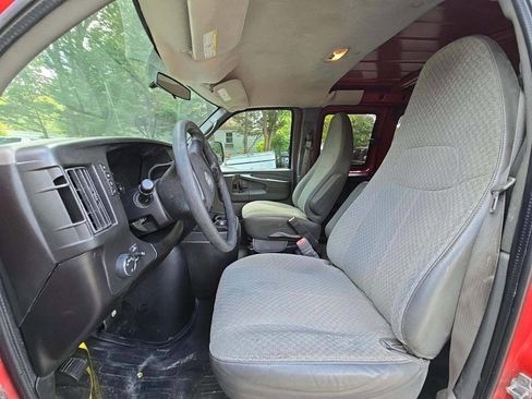Used 2011 GMC Savana 3500 image 19