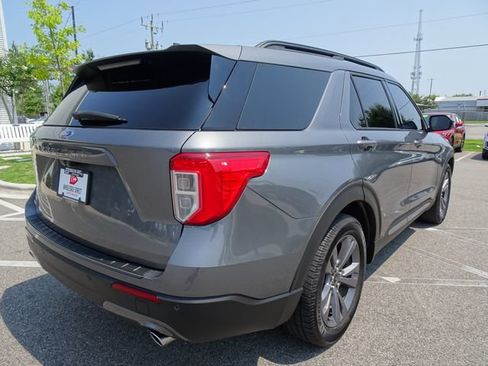 Used 2022 Ford Explorer XLT w/ Equipment Group 202A RWD image 4